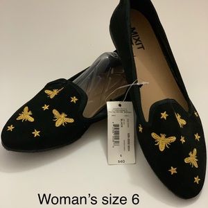 Woman’s Mix It Flats